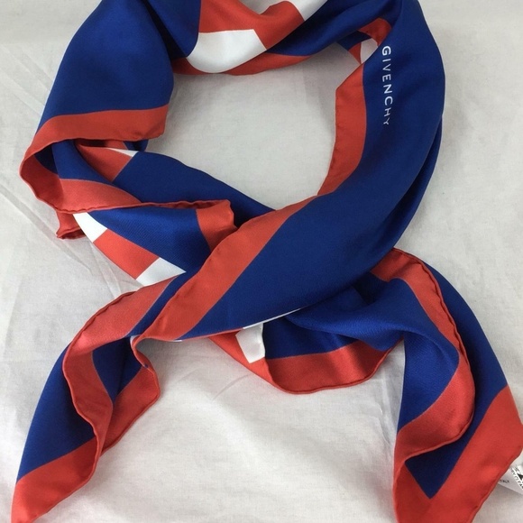 Givenchy Imperial Rottweiler Star Silk Twi… - Picture 6 of 7